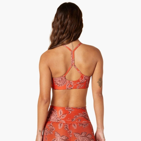 Beyond Yoga Women's SoftMark Slim Racerback Sports Bra in Chai & Paprika Paisley - Picture 2 of 6